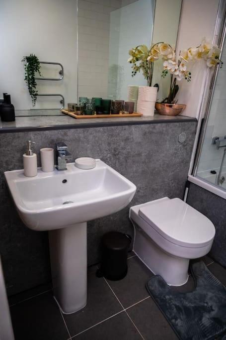 2 Bed Apt In Leeds City Centre Extérieur photo